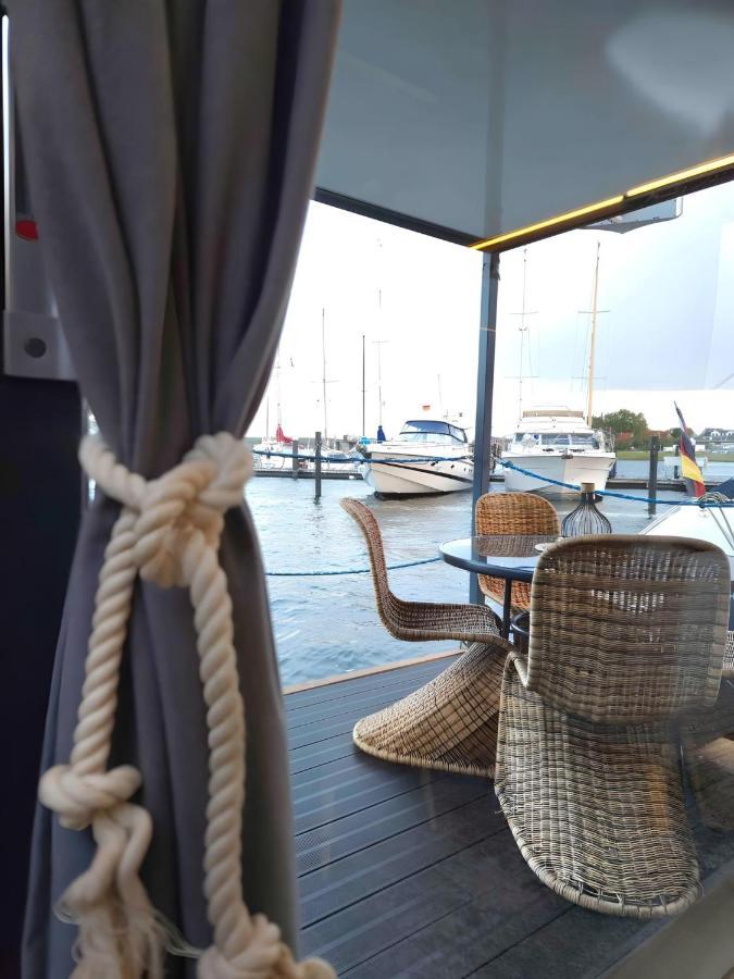 Hausboot Ahoy Masal Hotel en barco *